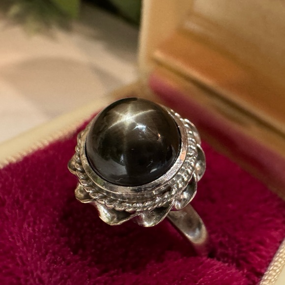 RARE! Star Sapphire Estate Ring 18K Gold Size about 7.5 Genuine Black Sapphire - Picture 3 of 17